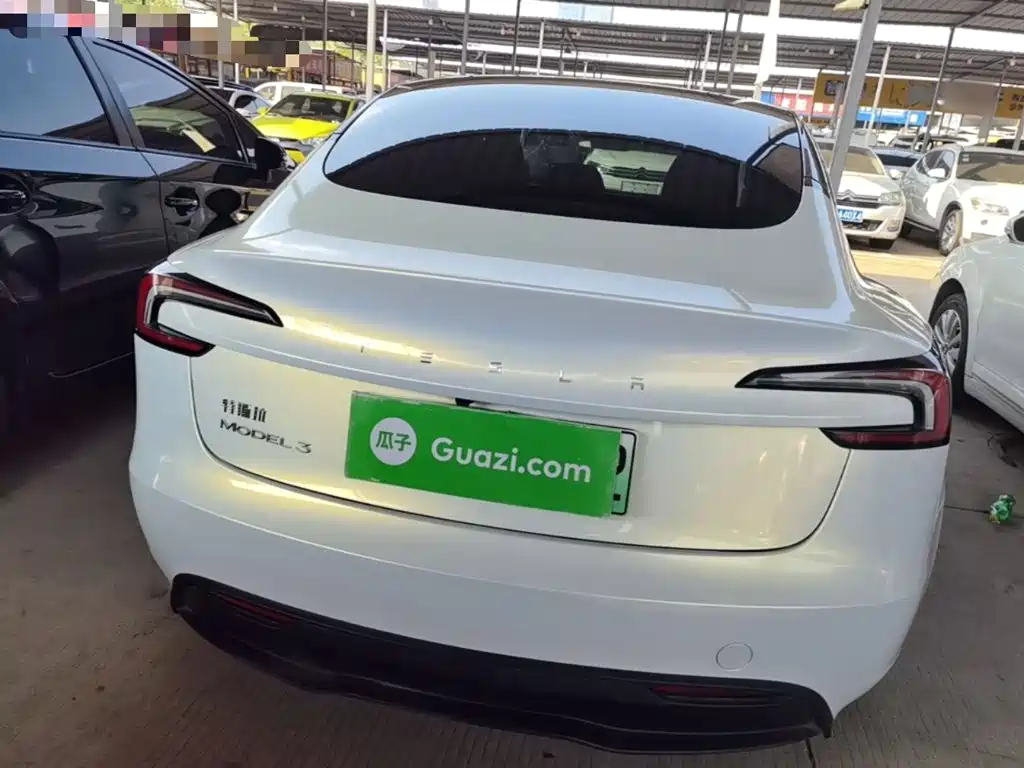 Tesla Model 3 — миниатюра 6