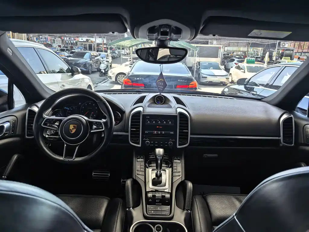 Porsche Cayenne — миниатюра 11