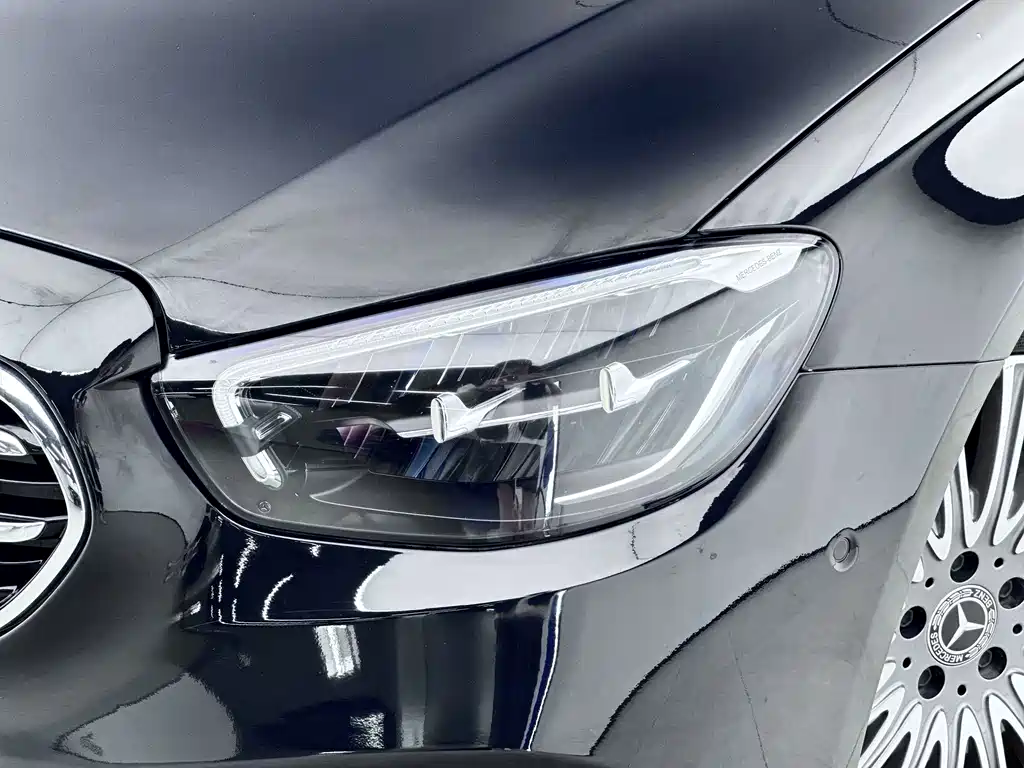 Mercedes-Benz E-Class — миниатюра 13