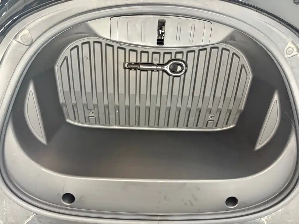 Tesla Model 3 — миниатюра 17