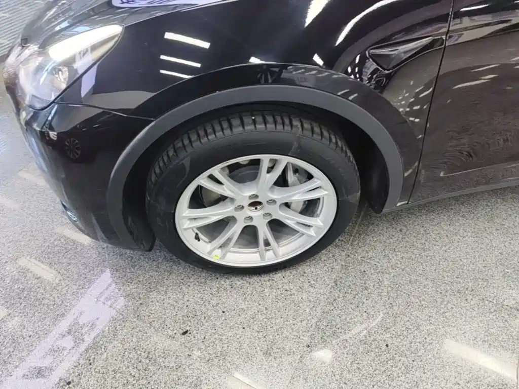 Tesla Model Y — миниатюра 23