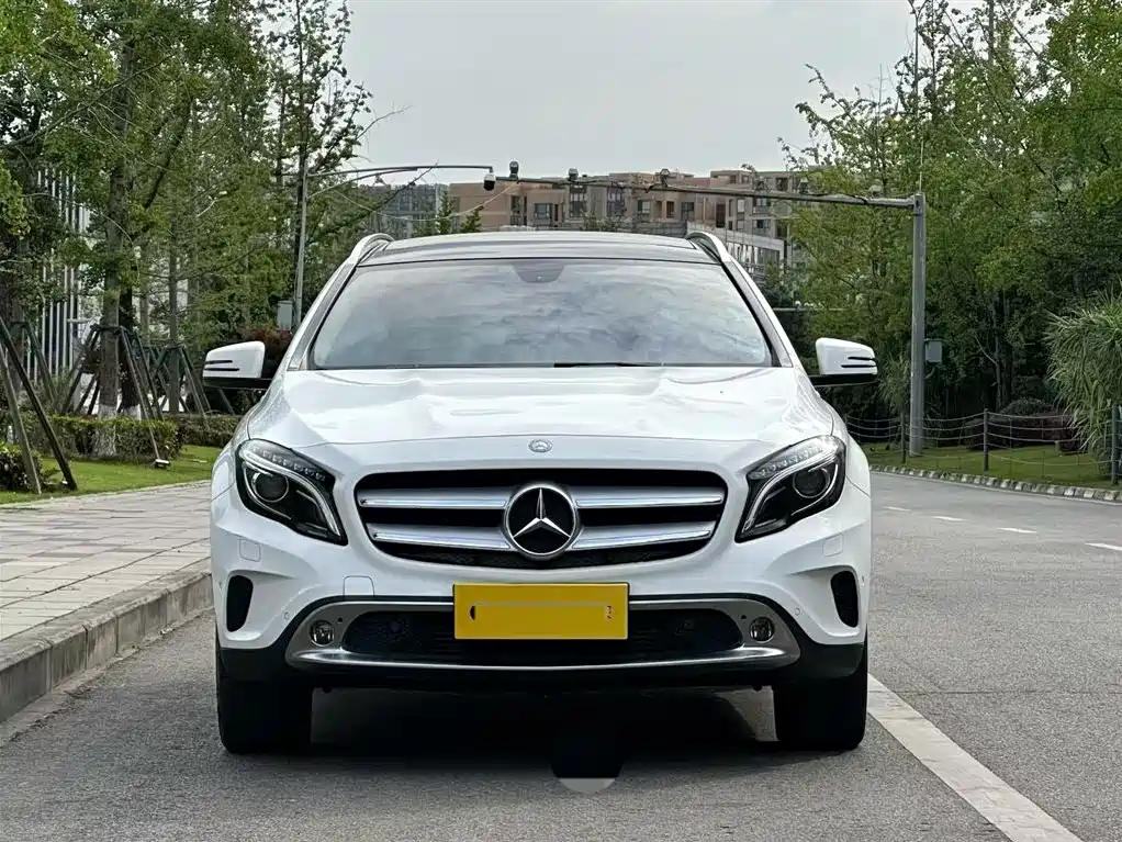 Mercedes-Benz GLA 2015 GLA 200 Fashion