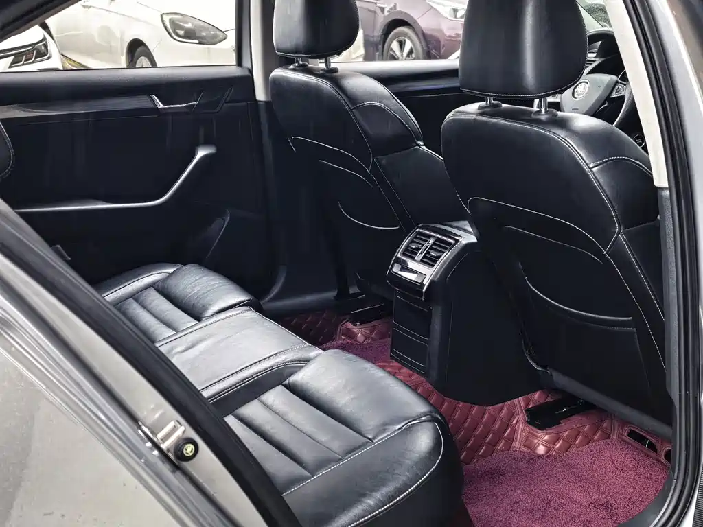 Skoda Superb — миниатюра 10
