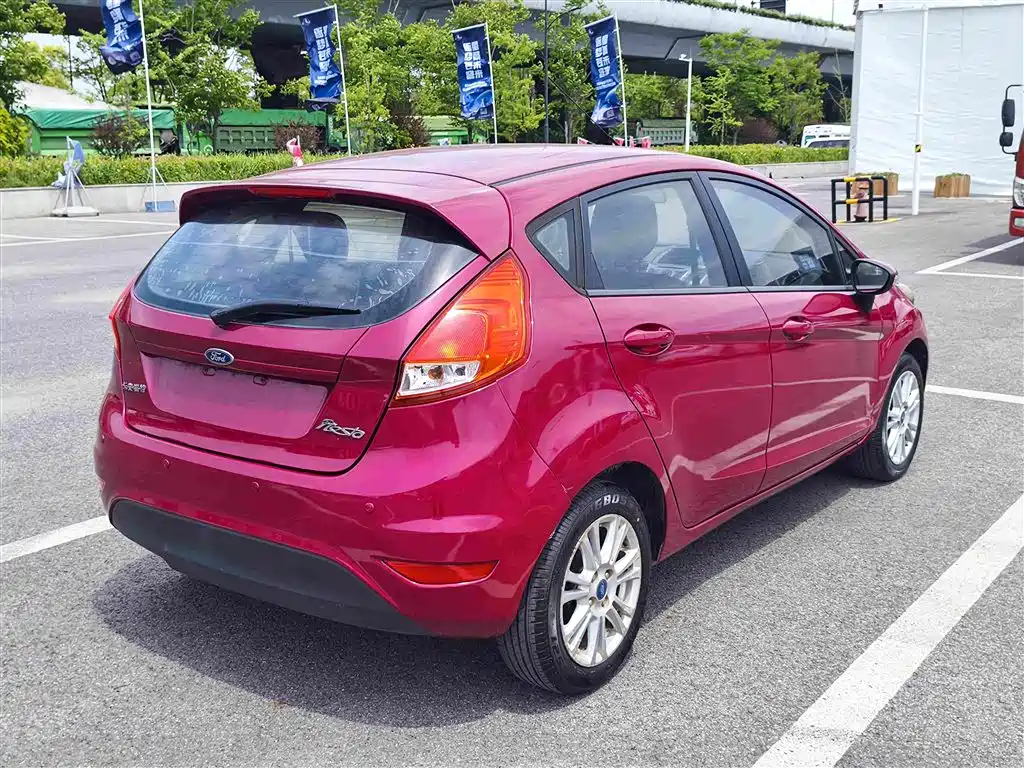 Ford Fiesta 2013 1.5L AT Fashion