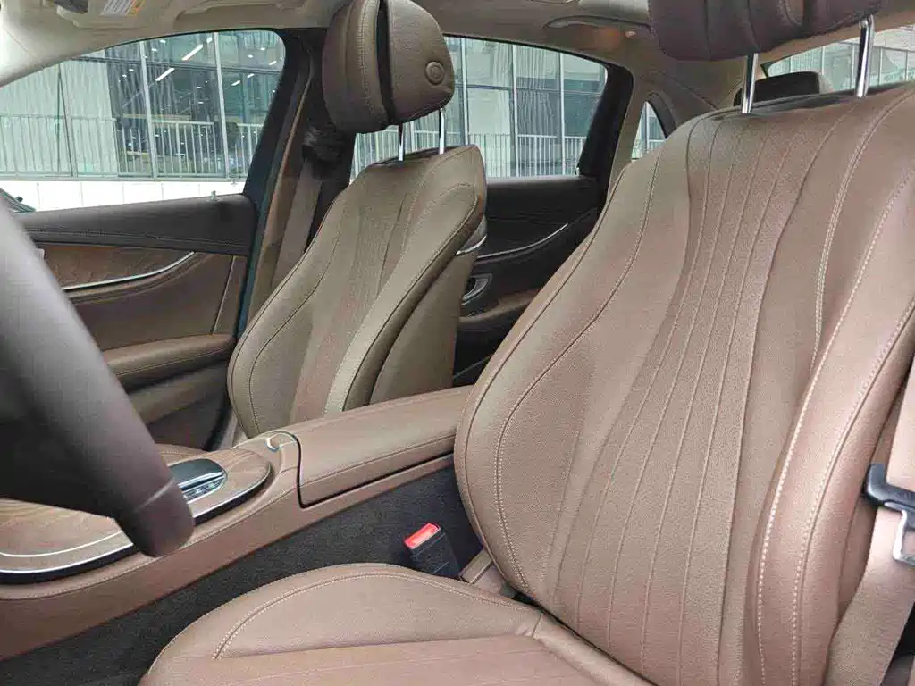 Mercedes-Benz E-Class — миниатюра 8