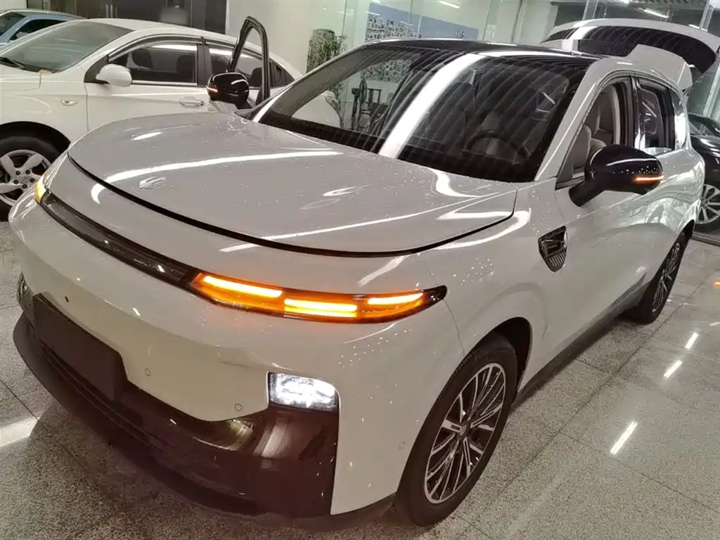 2025 Leapmotor B10 - zdjęcie 1 z 25