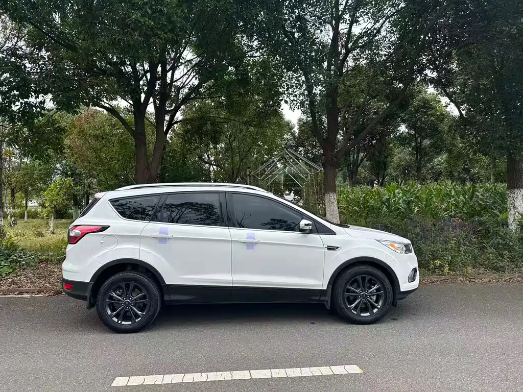 Ford Kuga — миниатюра 30