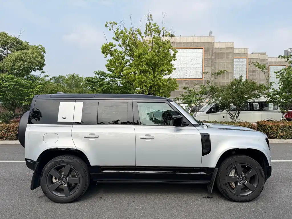 Land Rover Defender — миниатюра 7