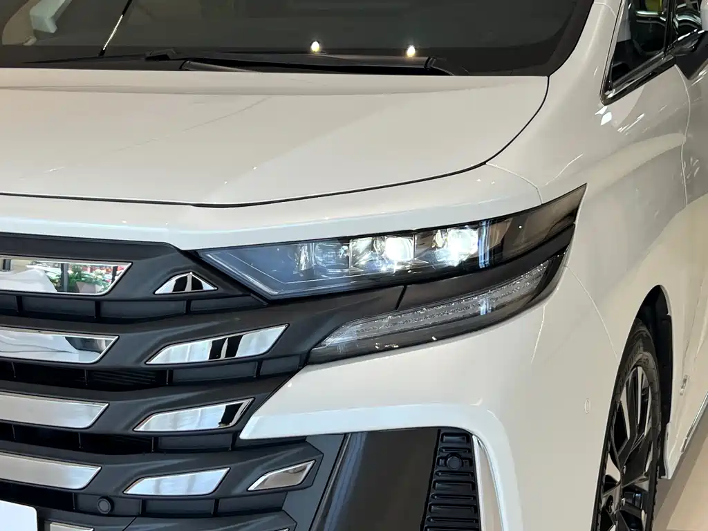 Toyota Vellfire — миниатюра 3