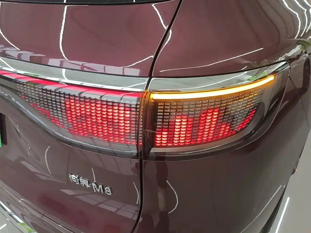 Aito M8 2025 Max+ 53.4kWh 6 мест (192 ）