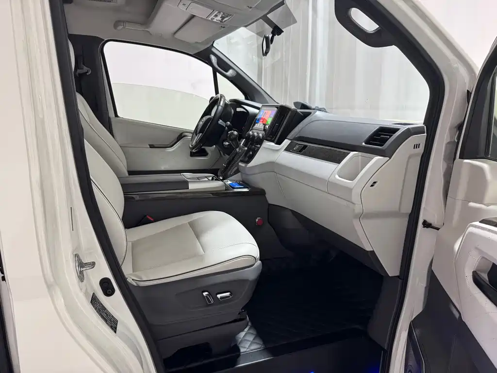 Toyota Hiace — миниатюра 8