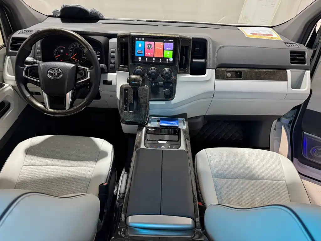 Toyota Hiace — миниатюра 15