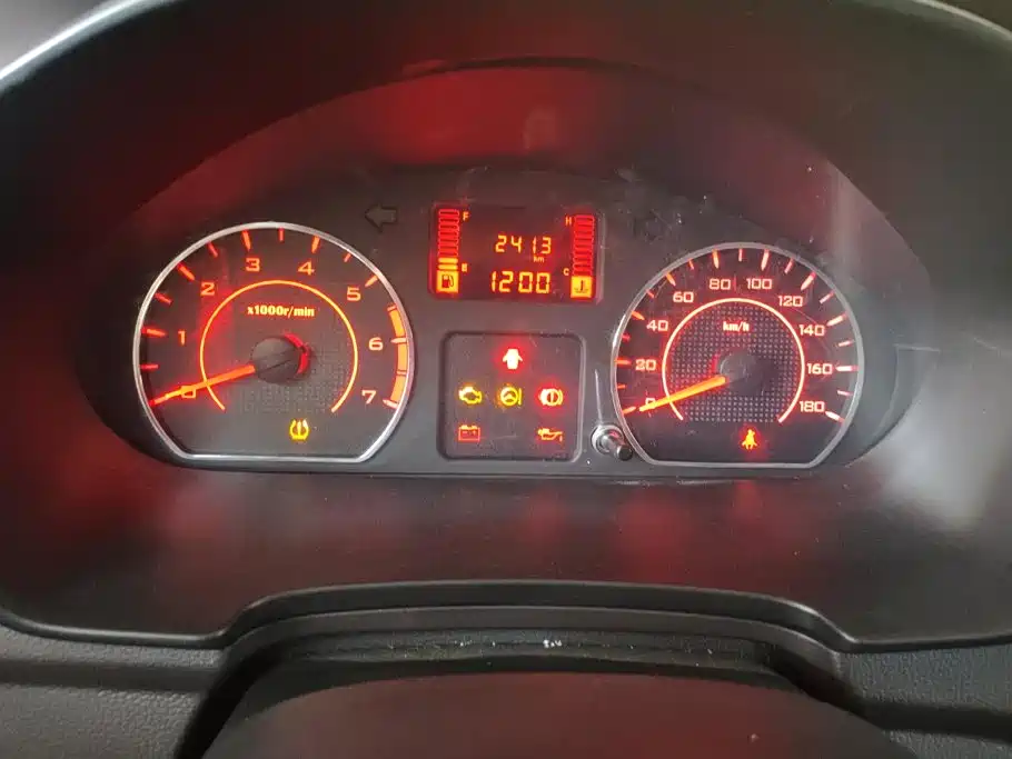 Wuling Hongguang V — миниатюра 14