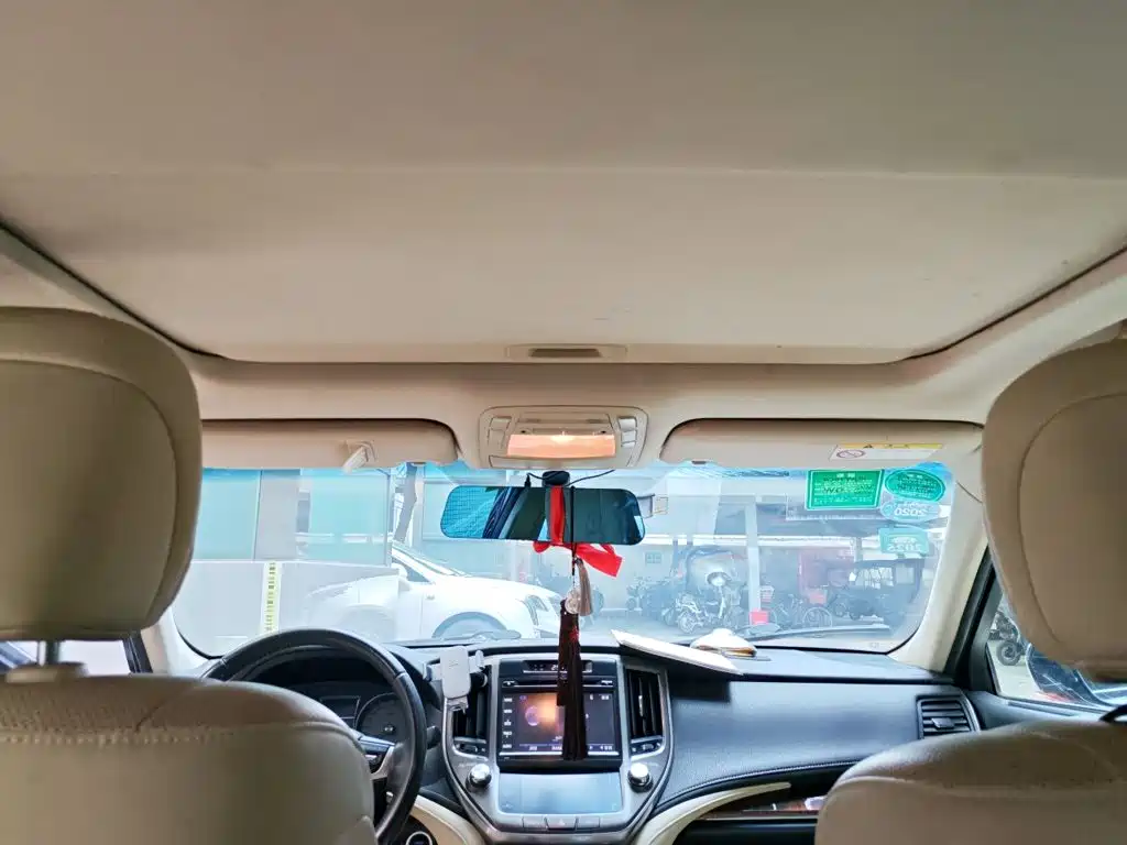 Toyota Crown — миниатюра 20