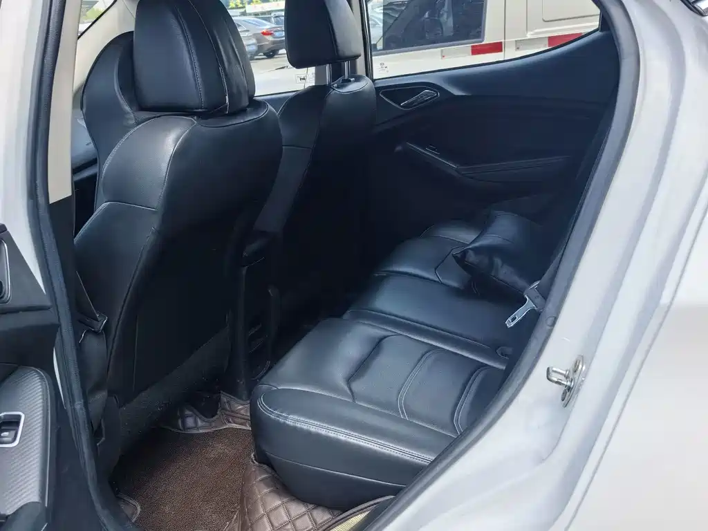 BYD Yuan EV — миниатюра 7