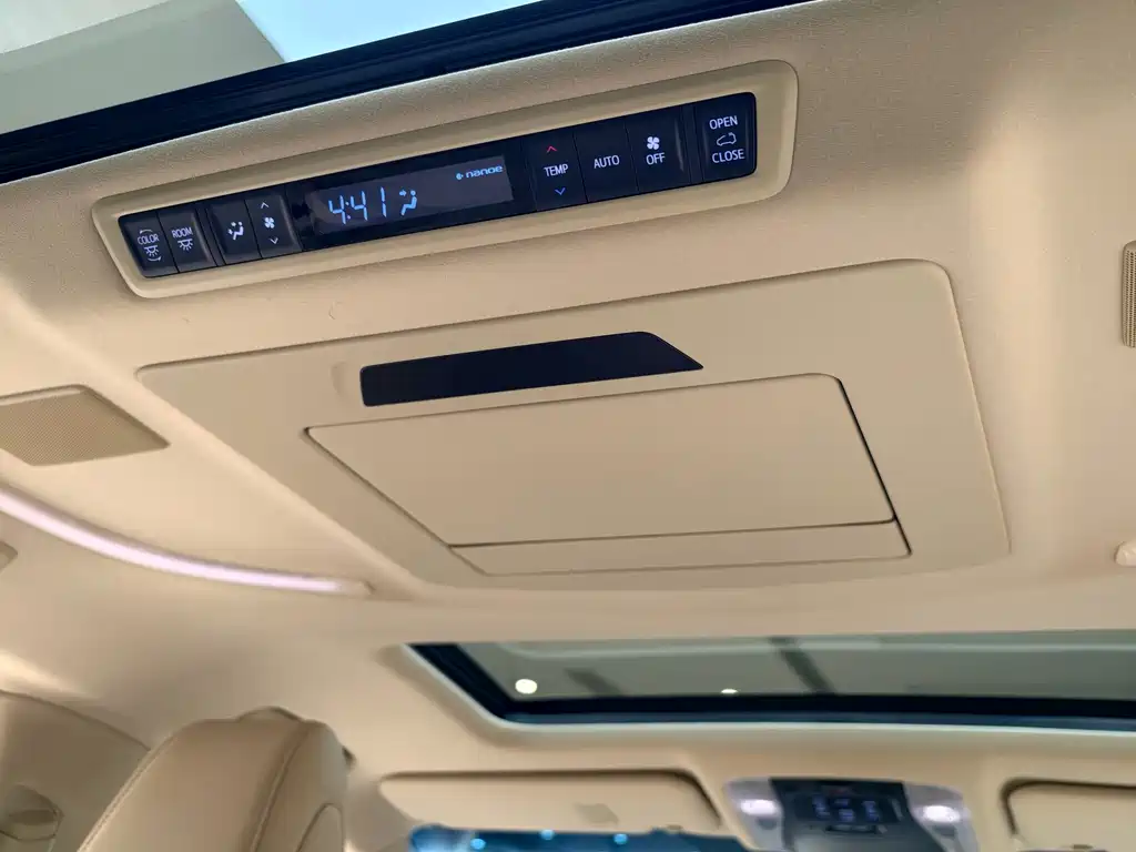 Toyota Vellfire — миниатюра 11