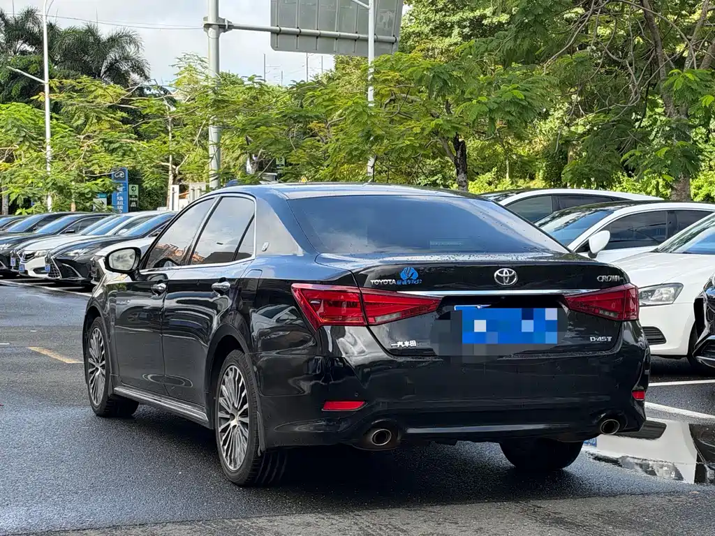 Toyota Crown — миниатюра 6