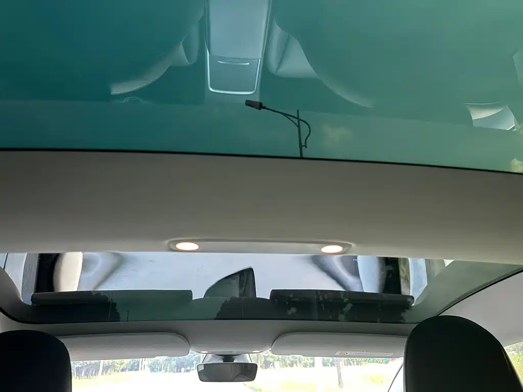 Tesla Model 3 — миниатюра 18
