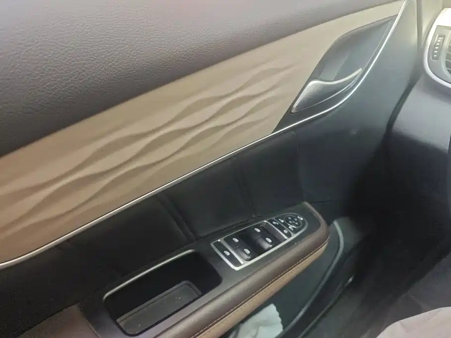 BYD MAX New Energy — миниатюра 7