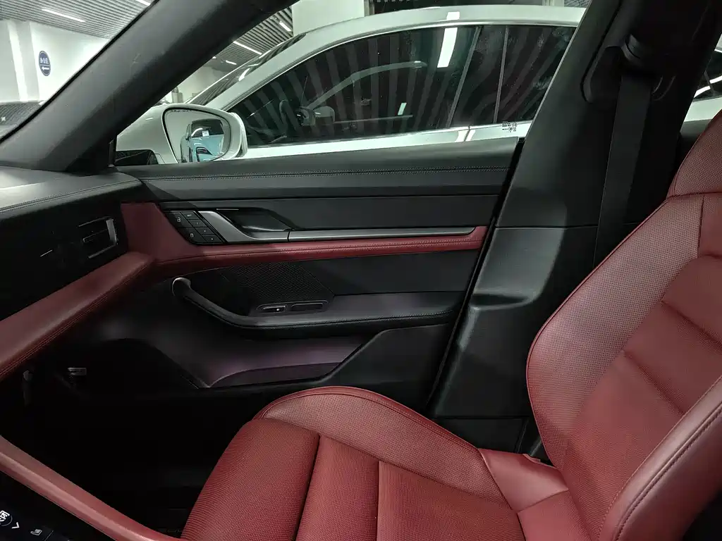 Porsche Taycan — миниатюра 7