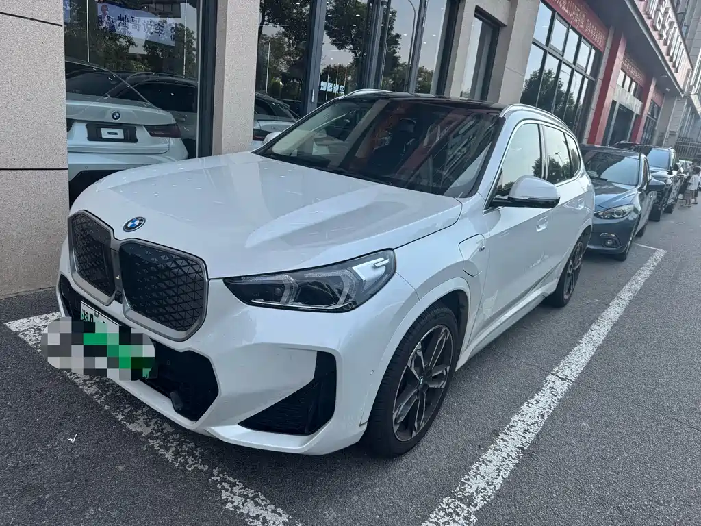 BMW iX1