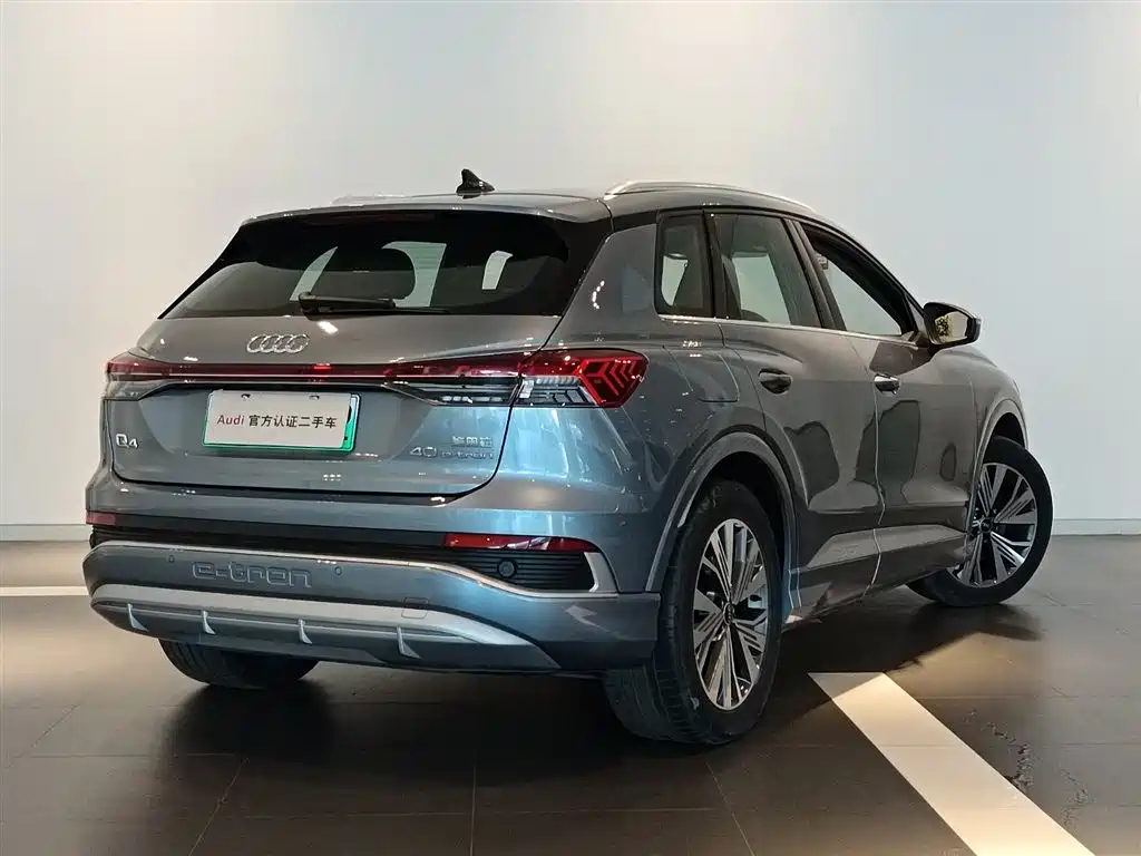 AUDI Q4 E TRON