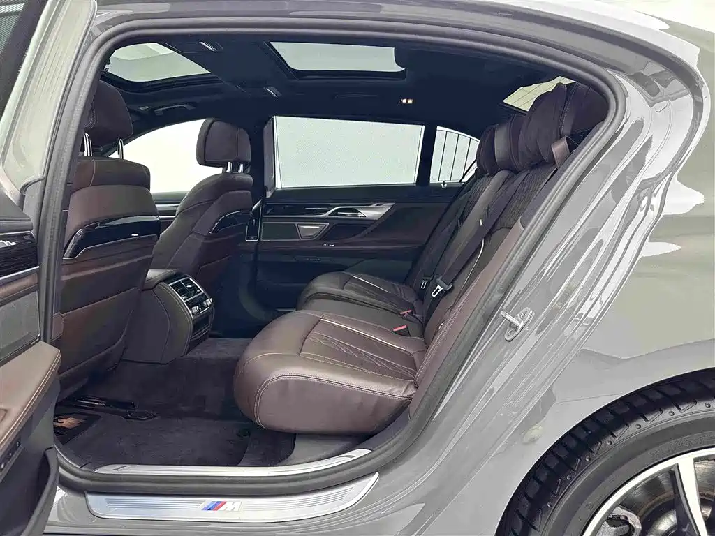 BMW 7 Series — миниатюра 20