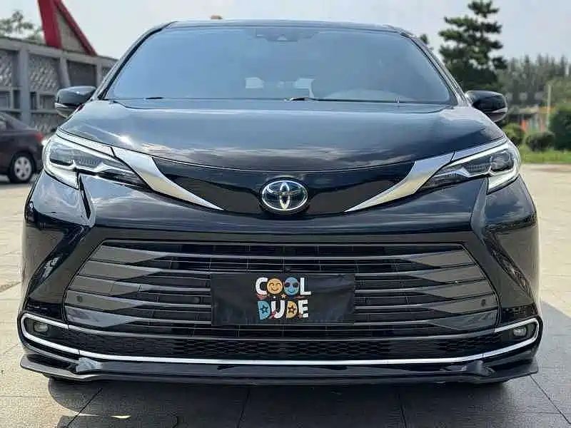 Toyota Sienna — миниатюра 2
