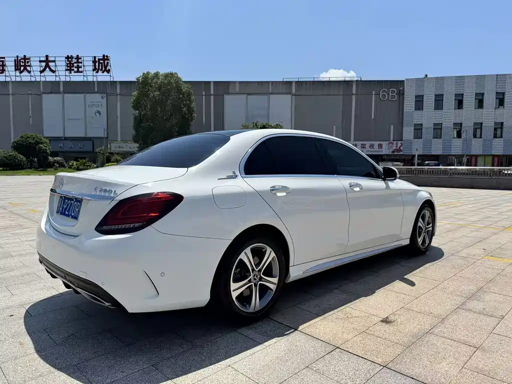 Mercedes-Benz C-Class — миниатюра 7