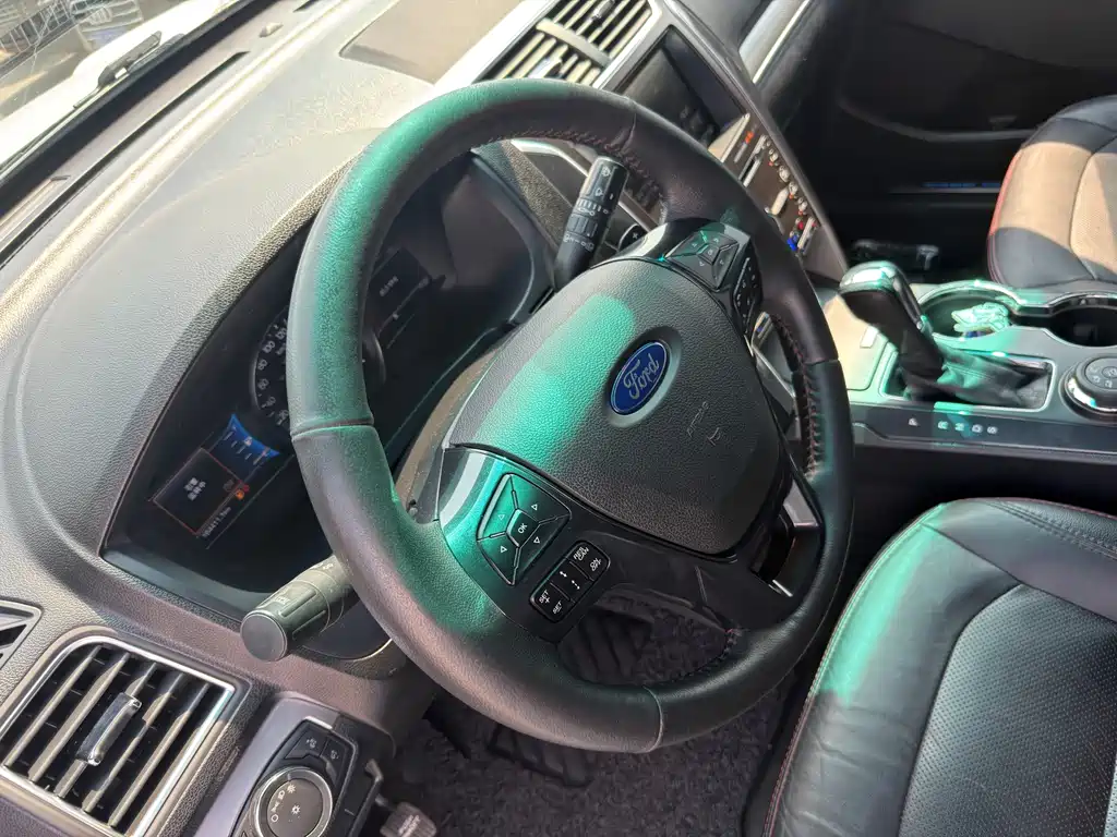Ford Explorer (Import) — миниатюра 4