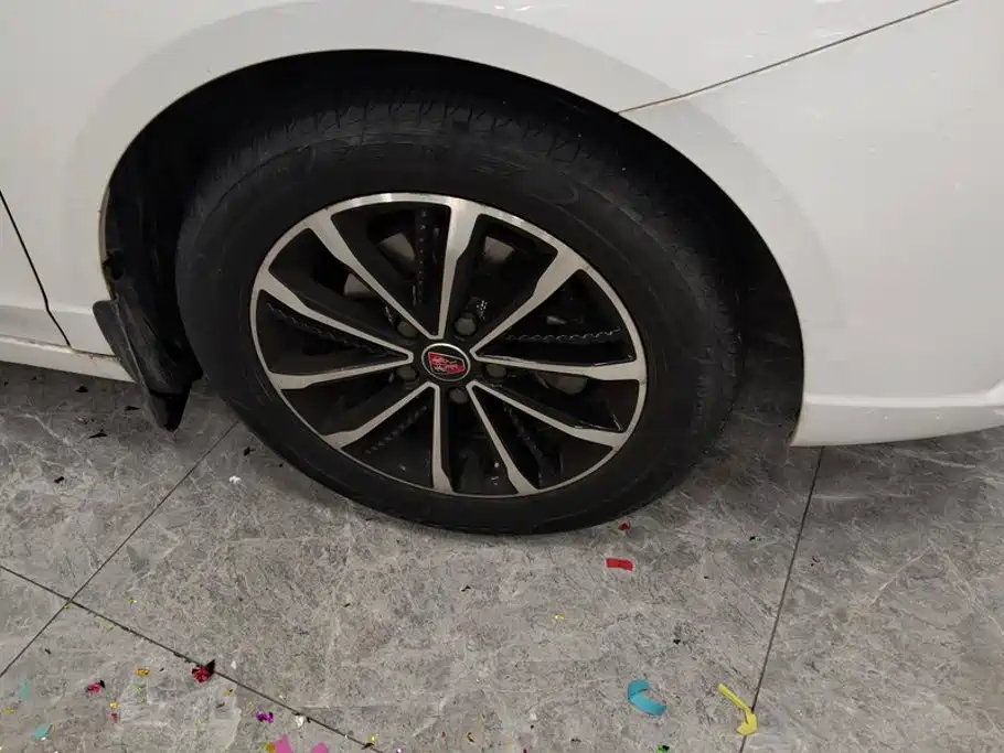 Roewe i5 — миниатюра 6