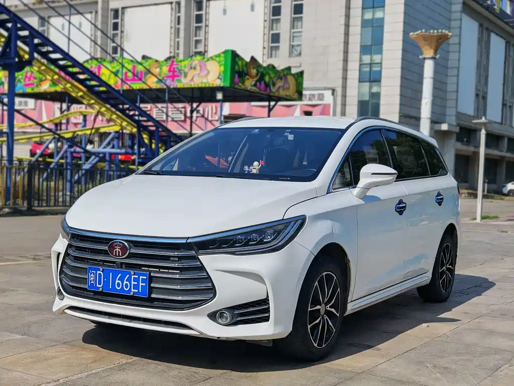 BYD MAX