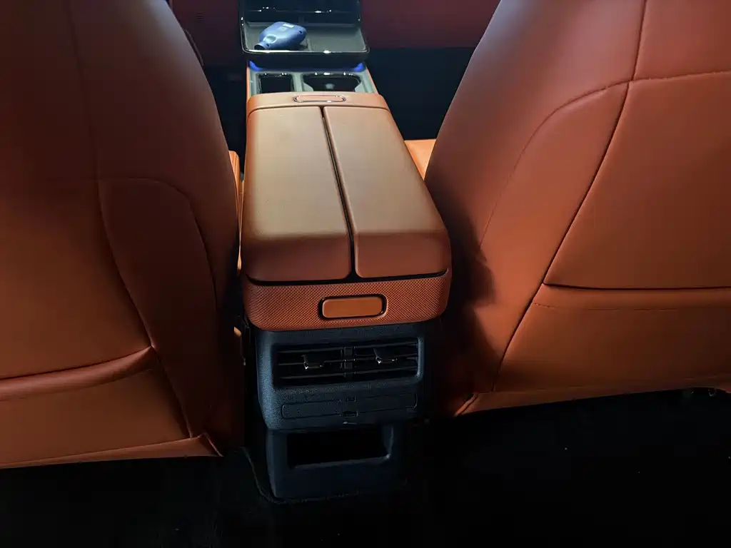 Toyota bZ3X — миниатюра 10
