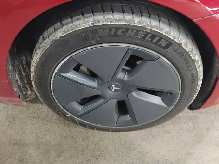 Tesla Model 3 — миниатюра 6