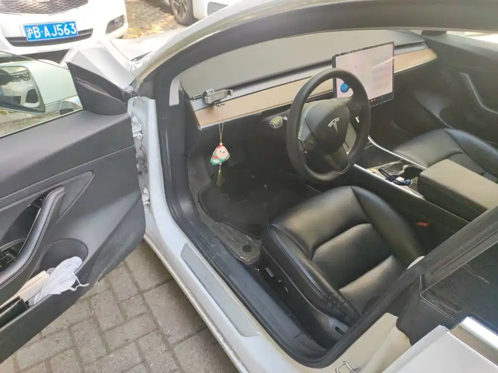 Tesla Model 3 — миниатюра 17