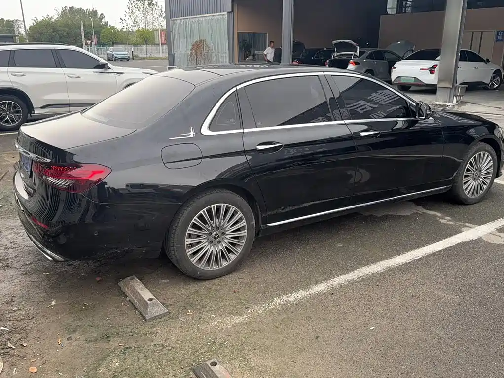Mercedes-Benz E-Class — миниатюра 8