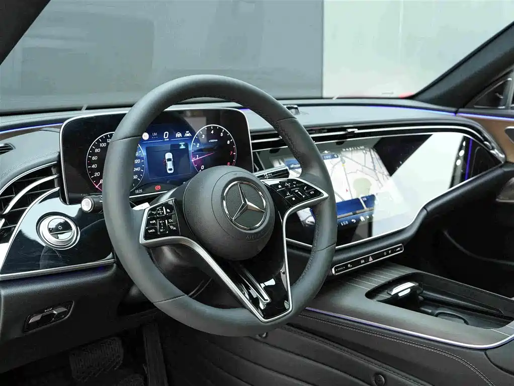 Mercedes-Benz E-Class — миниатюра 7