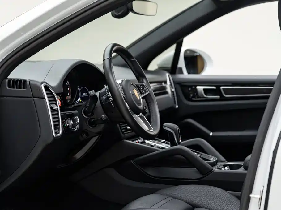 Porsche Cayenne Hybrid — миниатюра 11