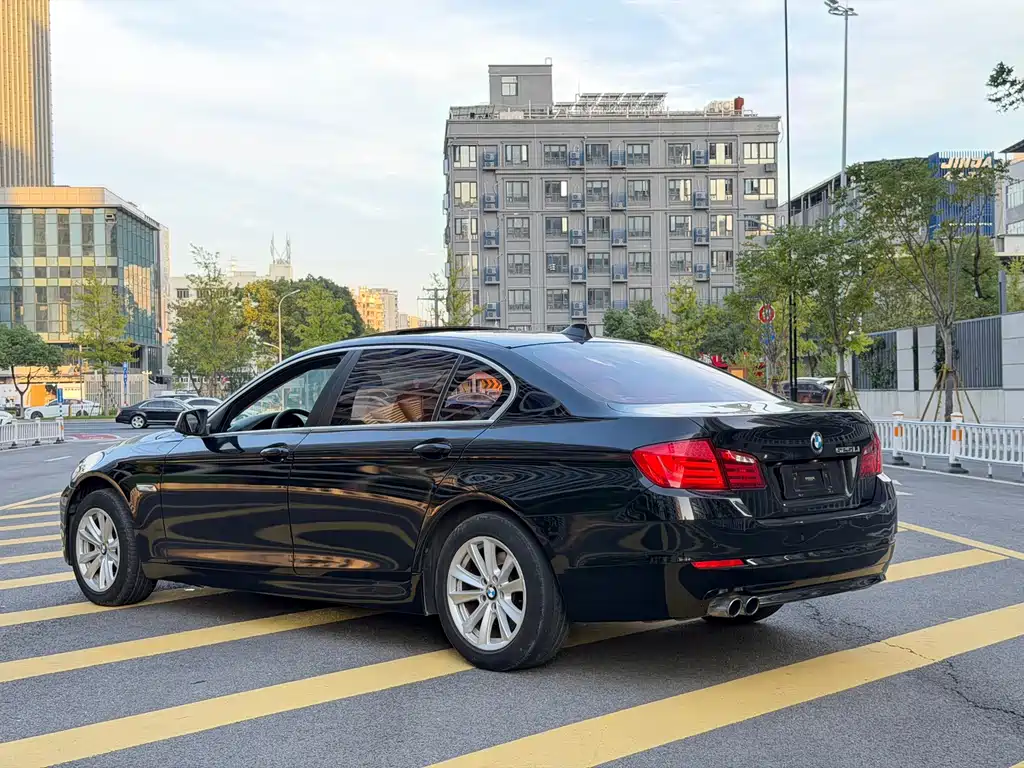 BMW 5 Series — миниатюра 5