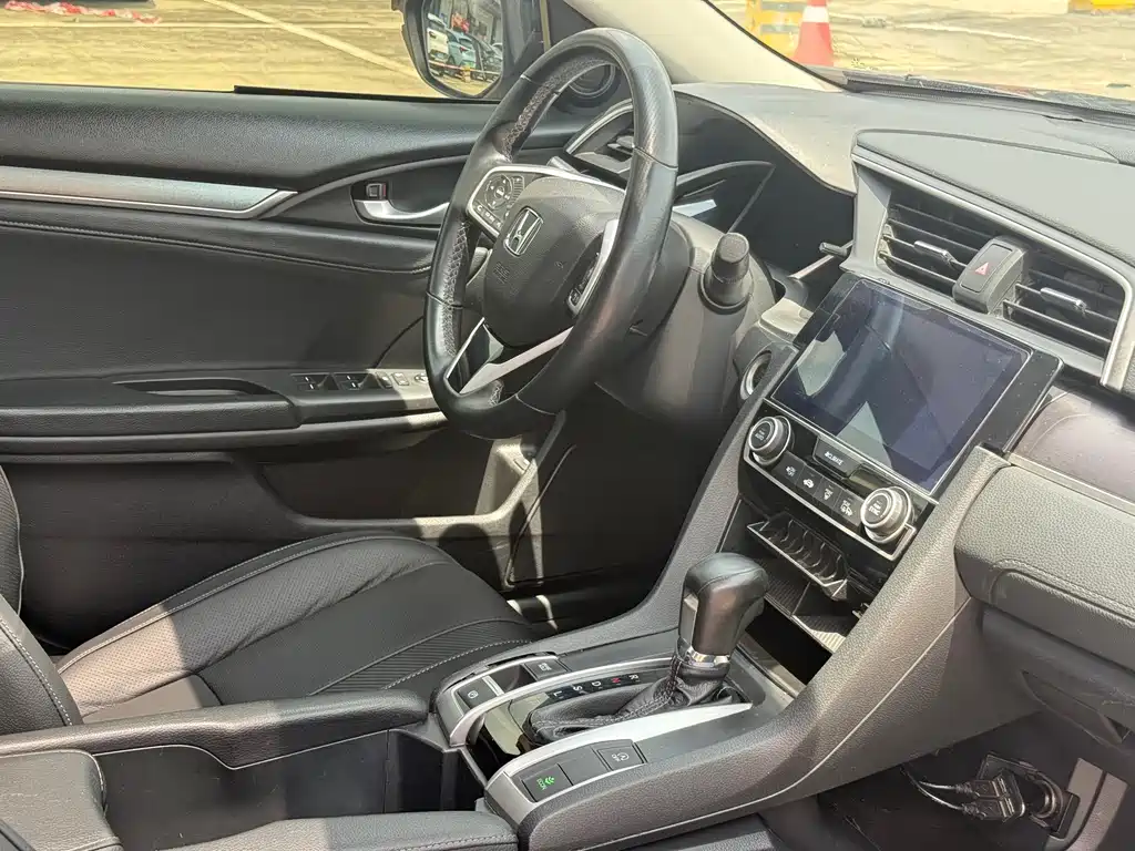 Honda Civic 2016 220TURBO CVT