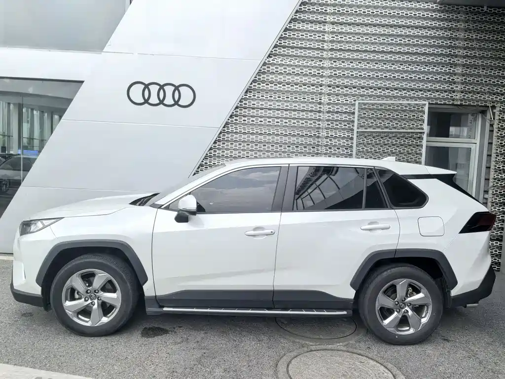 Toyota RAV4 2021 2.0L CVT PLUS