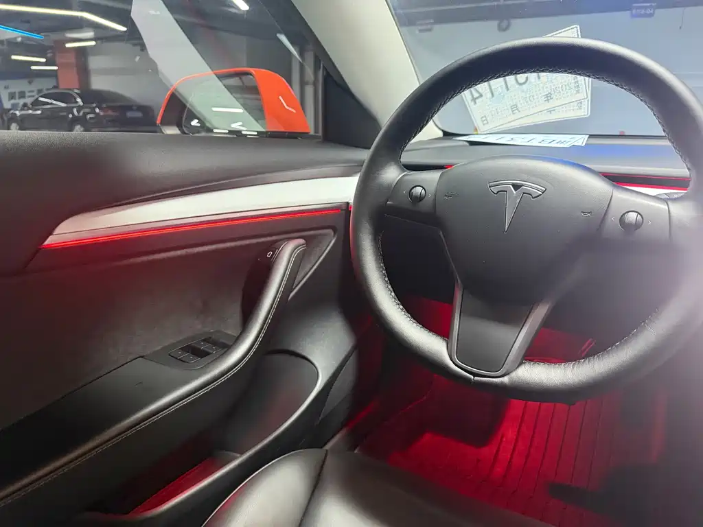 Tesla Model 3 — миниатюра 8