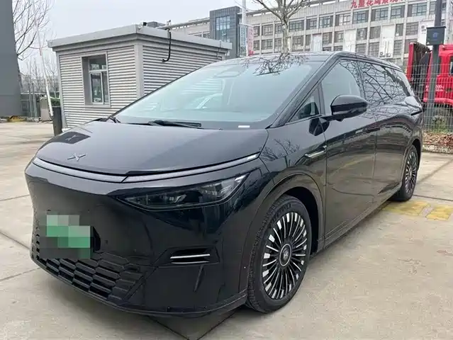 2025 Xpeng X9