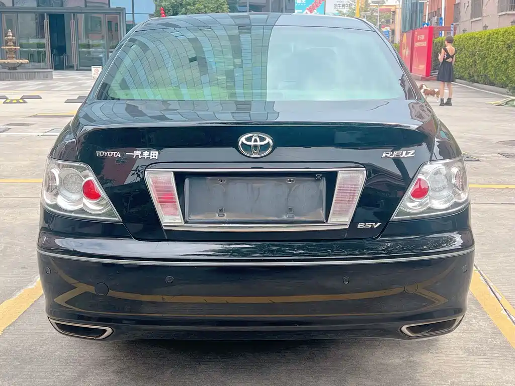 Toyota Reiz — миниатюра 5