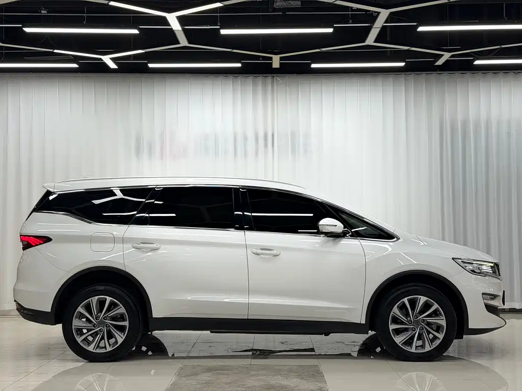 Geely Jia Ji New Energy — миниатюра 4