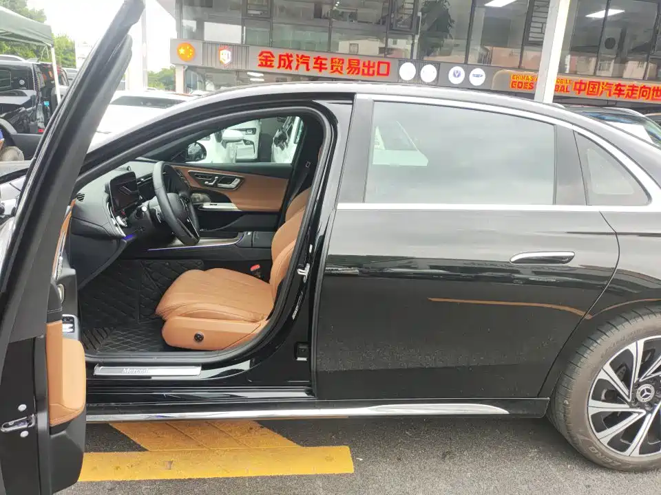 Mercedes-Benz E-Class — миниатюра 5