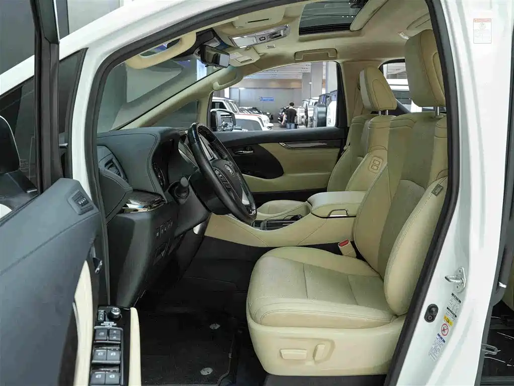 Toyota Vellfire — миниатюра 11
