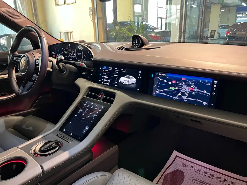 Porsche Taycan — миниатюра 24