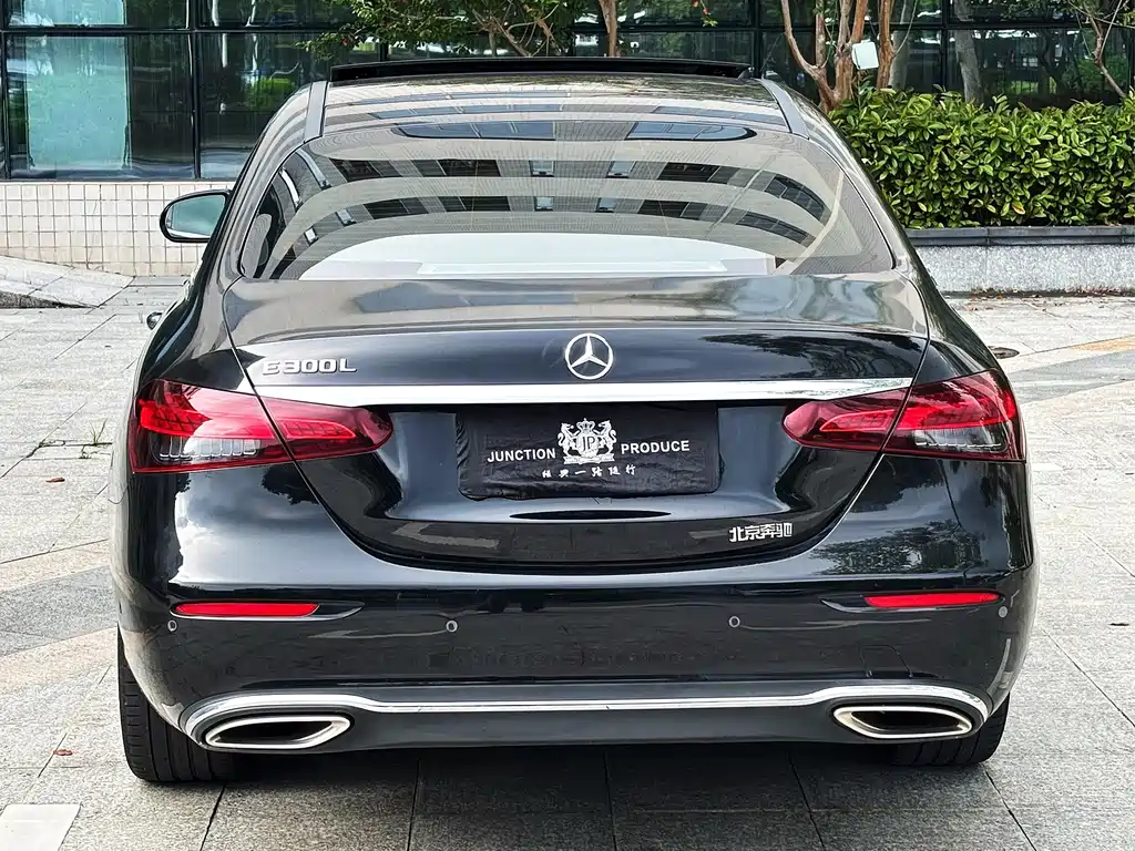 Mercedes-Benz E-Class — миниатюра 5