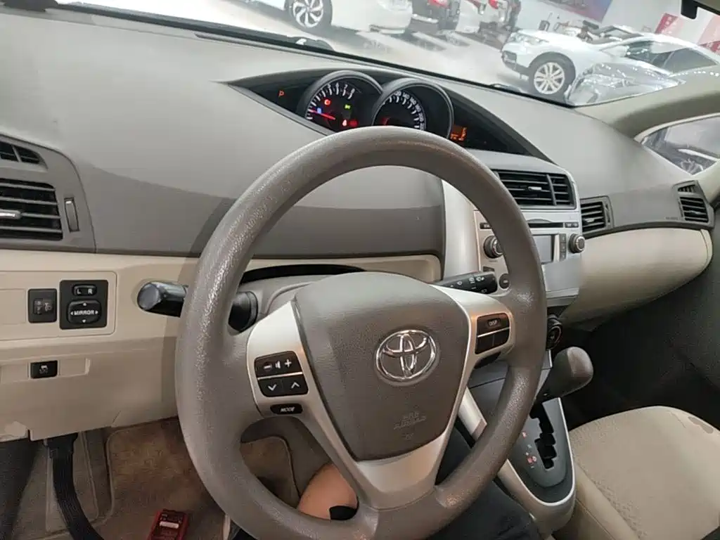 Toyota Verso — миниатюра 10
